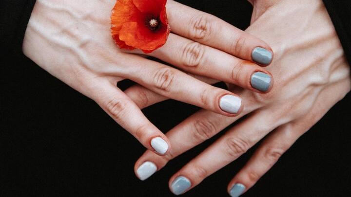 ছবি সৌজন্যে- পিক্সেলস। দাঁত দিয়ে নখ কাটলে আপনার নখের শেপ বা আকৃতি নষ্ট হয়ে যাবে। সঠিক ভাবে নখ বৃদ্ধি পাবে না।