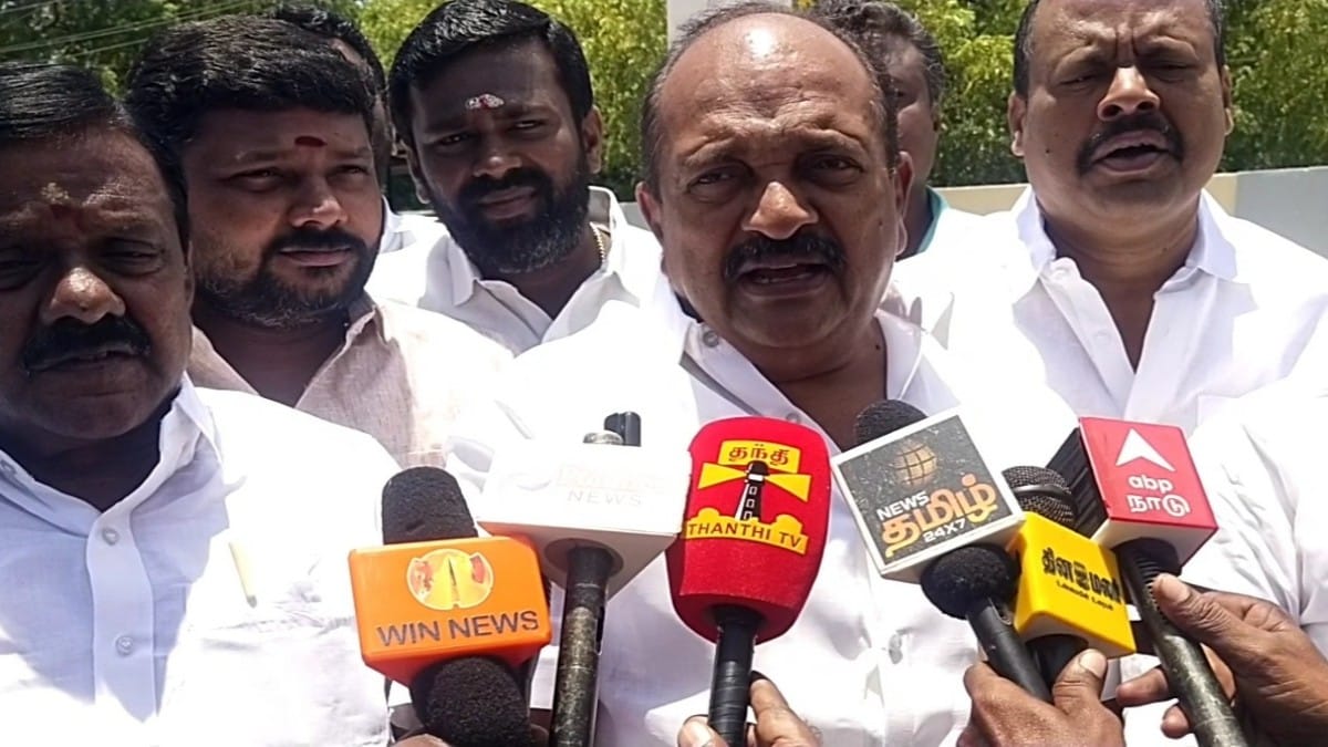 சசிகலா வருகை! அதிமுக கொடியை அகற்றாவிட்டால்... நெல்லையில் அதிமுகவினர் எச்சரிக்கை..!