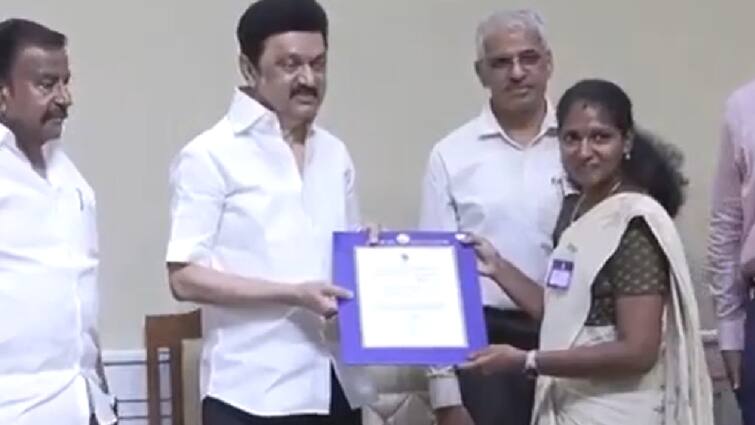 CM MK Stalin wishes to Durga who has been commissioned as Municipal Commissioner கல்விதான் யாராலும் பறிக்க முடியாத சொத்து - முதல்வர் பேச்சின் பின்னணி தெரியுமா?