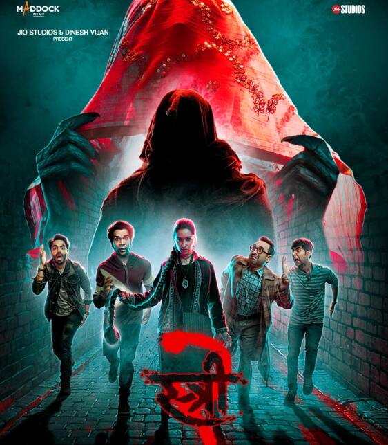 फिल्म क्रिटिक सुमित कडेल ने एक्स पर 'स्त्री 2' की एडवांस बुकिंग के आंकडे शेयर किए हैं. सुमित ने लिखा है, “जियो स्टूडियो की स्त्री 2 के ओपनिंग डे के लिए 45000 टिकट बिक चुके हैं. उम्मीदें हैं कि फिल्म के 2.5-3.5 लाख तक टिकट बिक सकते हैं. इसी के साथ ये फिल्म अपने ओपनिंग डे (15 अगस्त) पर 30 से 35 करोड़ का कलेक्शन कर सकती है.वहीं Sacnilk की हालिया रिपोर्ट के मुताबिक, स्त्री 2 के ओपनिंग डे के लिए 1,24,402 टिकट बिक गए हैं. इसी के साथ फिल्म ने रिलीज से पहले ही 4.09 करोड़ नेट की कमाई कर ली है.