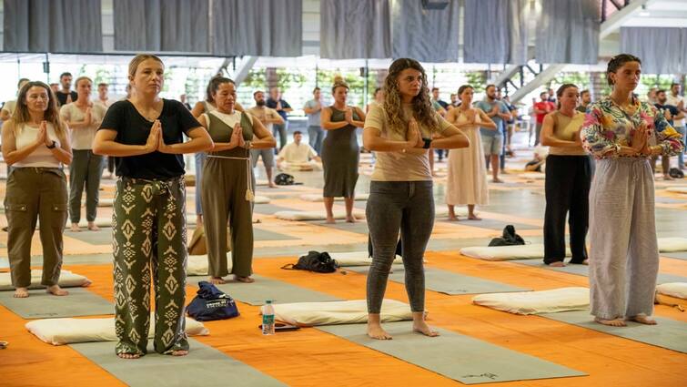 German Air Force chief visits Isha yoga center in Coimbatore ஈஷாவிற்கு ஜெர்மனி விமானப்படை தலைமை தளபதி வருகை!