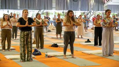 German Air Force chief visits Isha yoga center in Coimbatore ஈஷாவிற்கு ஜெர்மனி விமானப்படை தலைமை தளபதி வருகை!