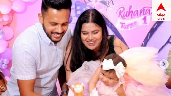 হরমনপ্রীত বিবাহিত। তাঁর স্ত্রীর নাম আমনদীপ কৌর। দম্পতির এক মেয়ে রয়েছে। তার নাম রুহানাত।