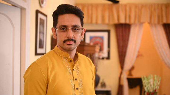 অন্যদিকে মৈনাককে দেখা যাবে সমুজ্জ্বলের ভূমিকায়, কঙ্কাবতীর সঙ্গে প্রেমের সম্পর্ক তাঁর।