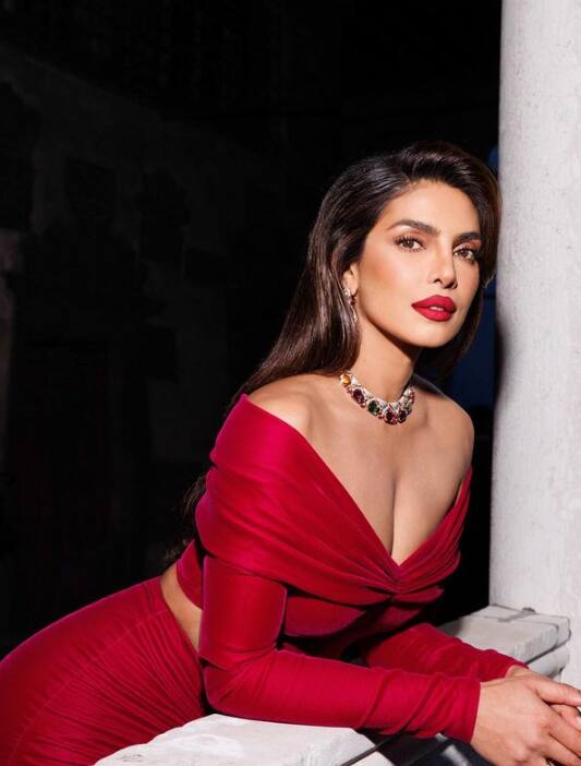 . प्रियंका ने हाल ही में द ब्लफ़ की शूटिंग पूरी की है और उसकी पाइपलाइन में हेड्स ऑफ स्टेट भी शामिल है.