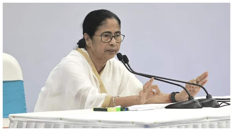 CM Mamata Banerjee's big statement on the incident of Kolkata's trainee doctor rape-murder '18 अगस्त तक अगर आरोपी ना पकड़े गए तो...'ट्रेनी डॉक्टर रेप-मर्डर की घटना पर CM ममता बनर्जी का बड़ा बयान