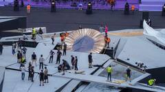 Olympics Closing Ceremony: চোখধাঁধানো সমাপ্তি অনুষ্ঠানের আকর্ষণ টম ক্রুজ, মন কাড়ল লাইট অ্যান্ড সাউন্ড