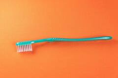 इतने दिन में हर हाल में बदल लें टूथब्रश, वरना हो सकती हैं दांतों से जुड़ी दिक्कतें