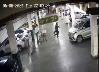 Viral Video: ਮਾਲ 'ਚ ਮਾਂ-ਪਿਓ ਸਮਾਨ ਦੇਖਣ 'ਚ ਰੁੱਝੇ ਰਹੇ, ਇੰਨੀ ਦੇਰ 'ਚ ਡੇਢ ਸਾਲ ਦੀ ਬੱਚੀ ਨੂੰ ਕਾਰ ਨੇ ਦਰੜਿਆ, ਵੇਖੋ ਰੂਹ ਕੰਬਾਊ CCTV ਵੀਡੀਓ car ran over a one and a half year old girl in the parking lot of a mall in Agra Viral Video: ਮਾਲ 'ਚ ਮਾਂ-ਪਿਓ ਸਮਾਨ ਦੇਖਣ 'ਚ ਰੁੱਝੇ ਰਹੇ, ਇੰਨੀ ਦੇਰ 'ਚ ਡੇਢ ਸਾਲ ਦੀ ਬੱਚੀ ਨੂੰ ਕਾਰ ਨੇ ਦਰੜਿਆ, ਵੇਖੋ ਰੂਹ ਕੰਬਾਊ CCTV ਵੀਡੀਓ