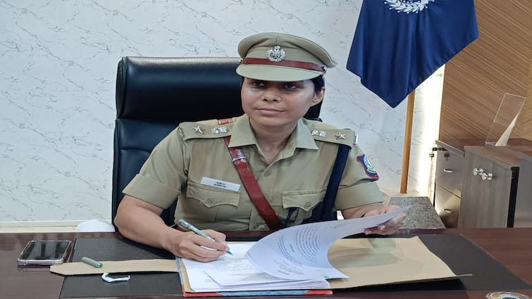 Tirupathur fifth woman District Superintendent of Police Shreya Gupta has taken charge - TNN திருப்பத்தூர் மாவட்டத்தின் முதல் பெண் எஸ்பியாக ஸ்ரேயா குப்தா பொறுப்பேற்பு
