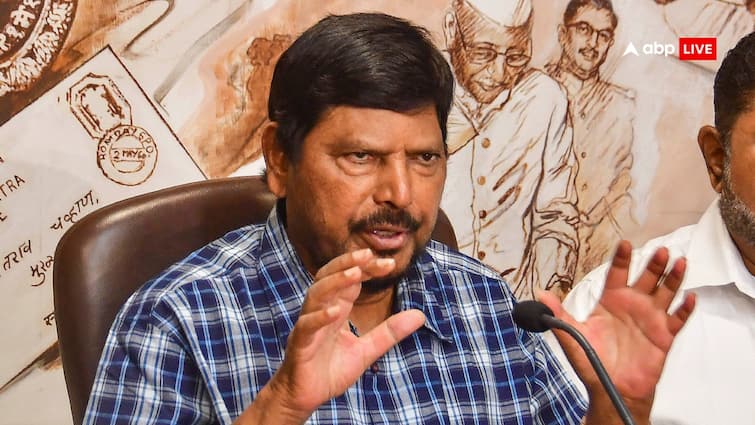 Ramdas Athawale said NDA suffered losses because of Raj Thackeray not Ajit Pawar Maharashtra Lok Sabha Election ann महाराष्ट्र: लोकसभा चुनाव में इस नेता की वजह से NDA को नुकसान, रामदास अठावले का बड़ा दावा