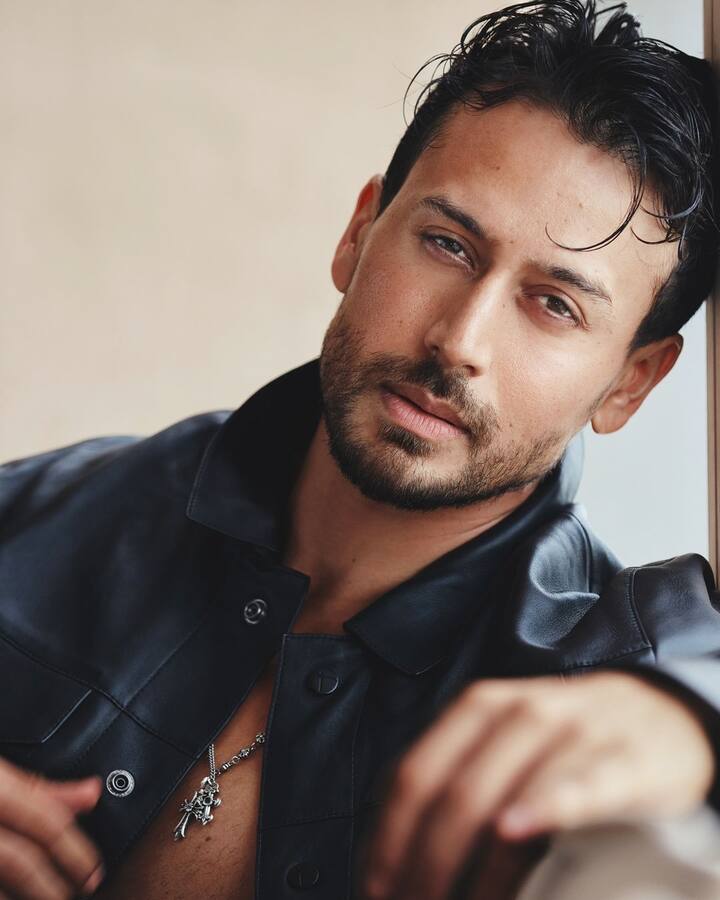 टाइगर श्रॉफ ने मार्वल की 'स्पाइडर-मैन: होमकमिंग' में टॉम हॉलैंड के लिए डब किया था. जॉन वॉट्स के डायरेक्शन वाली ये फिल्म 2017 में रिलीज हुई थी.