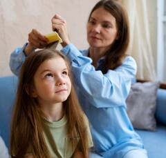 ਜੂੰਆਂ ਨੇ ਬੱਚਿਆਂ ਨੂੰ ਕਰ ਰੱਖਿਆ ਪ੍ਰੇਸ਼ਾਨ...ਤਾਂ ਮਾਪੇ ਇੱਕ ਵਾਰ ਜ਼ਰੂਰ ਅਪਣਾਓ ਇਹ ਨੁਸਖੇ...ਇੱਕ ਰਾਤ 'ਚ ਮਿਲ ਜਾਵੇਗਾ ਛੁਟਕਾਰਾ