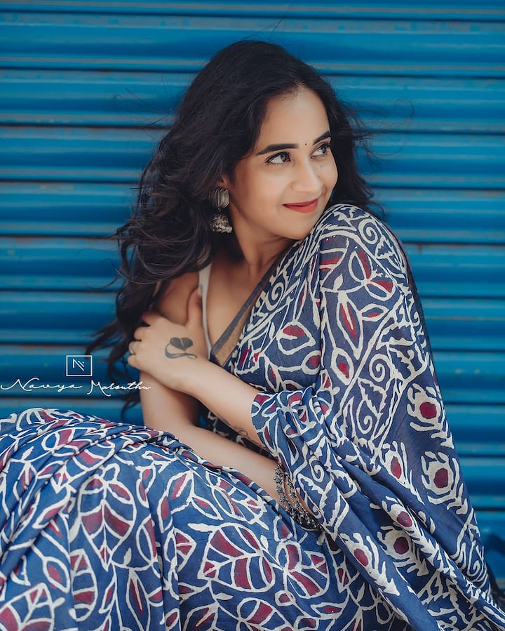 దీప్తి సునయన ఇన్​స్టాలో తన ఫోటోలు షేర్ చేస్తూ ఆమె అభిమానులను అలరిస్తూ ఉంటుంది. ఈ భామ తన ఫోటోలను, వీడియోలను ఇన్​స్టాలో రెగ్యూలర్​గా అప్​డేట్ చేస్తూ ఉంటుంది. (Images Source : Instagram/deepthi sunaina)