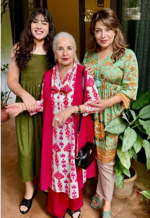 टीवी और बॉलीवुड एक्ट्रेस दिव्या सेठ शाह की बेटी और सुषमा सेठ की नातिन मिहिका शाह का 5 अगस्त को निधन हो गया था. रिपोर्ट्स के मुताबिक, बुखार आने के बाद उन्हें दौरा पड़ा था.