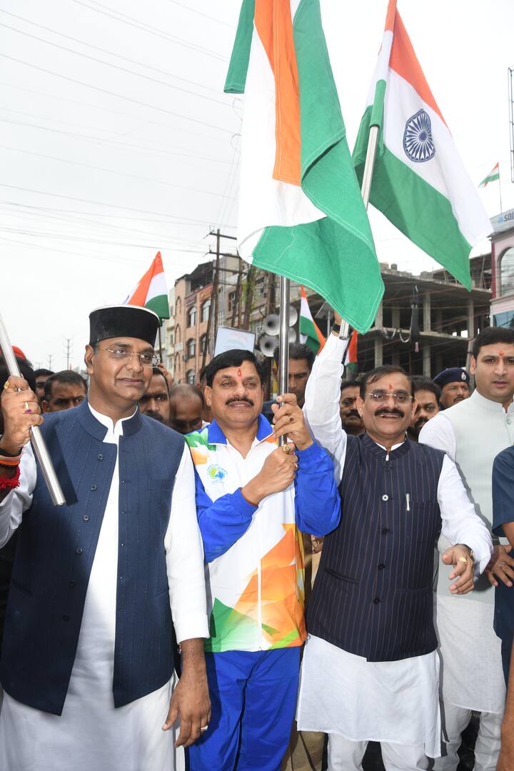 उन्होंने कहा कि प्रधानमंत्री नरेंद्र मोदी के नेतृत्व में देश और हमारा प्रदेश आगे बढ़ रहा है. मेरी अपनी ओर से प्रदेशवासियों, देशवासियों को बधाई.