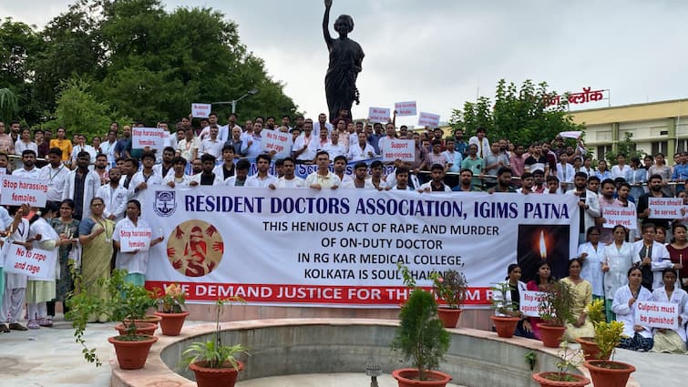 Bihar Patna IGIMS hospital doctors taken out candle march regarding Kolkata RG KAR hospital rape incident ANN Bihar News: कोलकाता RG KAR अस्पताल की घटना को लेकर पटना में विरोध, IGIMS के डॉक्टर्स ने निकाला कैंडल मार्च