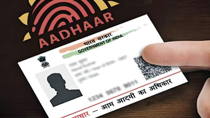 यानी कोई व्यक्ति जितनी बार चाहे उतनी बार आधार कार्ड में अपना एड्रेस बदलवा सकता है. आधार कार्ड में एड्रेस घर बैठे ही अपडेट किया जा सकता है.