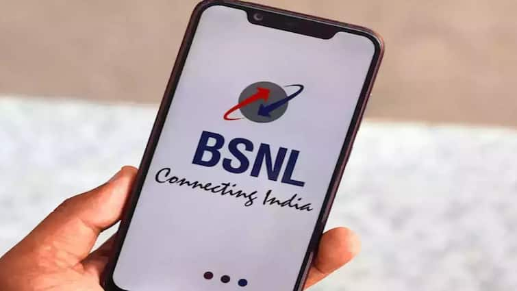 bsnl 300 days validity cheapest recharge plan offer BSNL એ યુઝર્સની મોટી ચિંતા દૂર કરી, દૈનિક 3 રૂપિયાથી પણ ઓછા ખર્ચમાં 300 દિવસ સુધી સિમ રહેશે એક્ટિવ