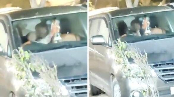 boy and a girl were intimate in a parked car, the video of the car with the BJP flag went viral ਖੜ੍ਹੀ ਕਾਰ 'ਚ ਰੰਗਰਲੀਆਂ ਮਨਾ ਰਹੇ ਸੀ ਕੁੜੀ-ਮੁੰਡਾ, ਭਾਜਪਾ ਦੇ ਝੰਡੇ ਵਾਲੀ ਕਾਰ ਦਾ ਵੀਡੀਓ ਹੋਇਆ ਵਾਇਰਲ