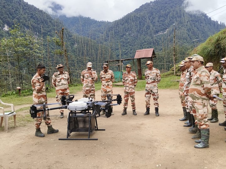 अभ्यर्थी को किसी मान्यता प्राप्त बोर्ड से मैट्रिक या समकक्ष और किसी मान्यता प्राप्त औद्योगिक प्रशिक्षण संस्थान (ITI) से सम्बंधित विषय में पास होना चाहिए.