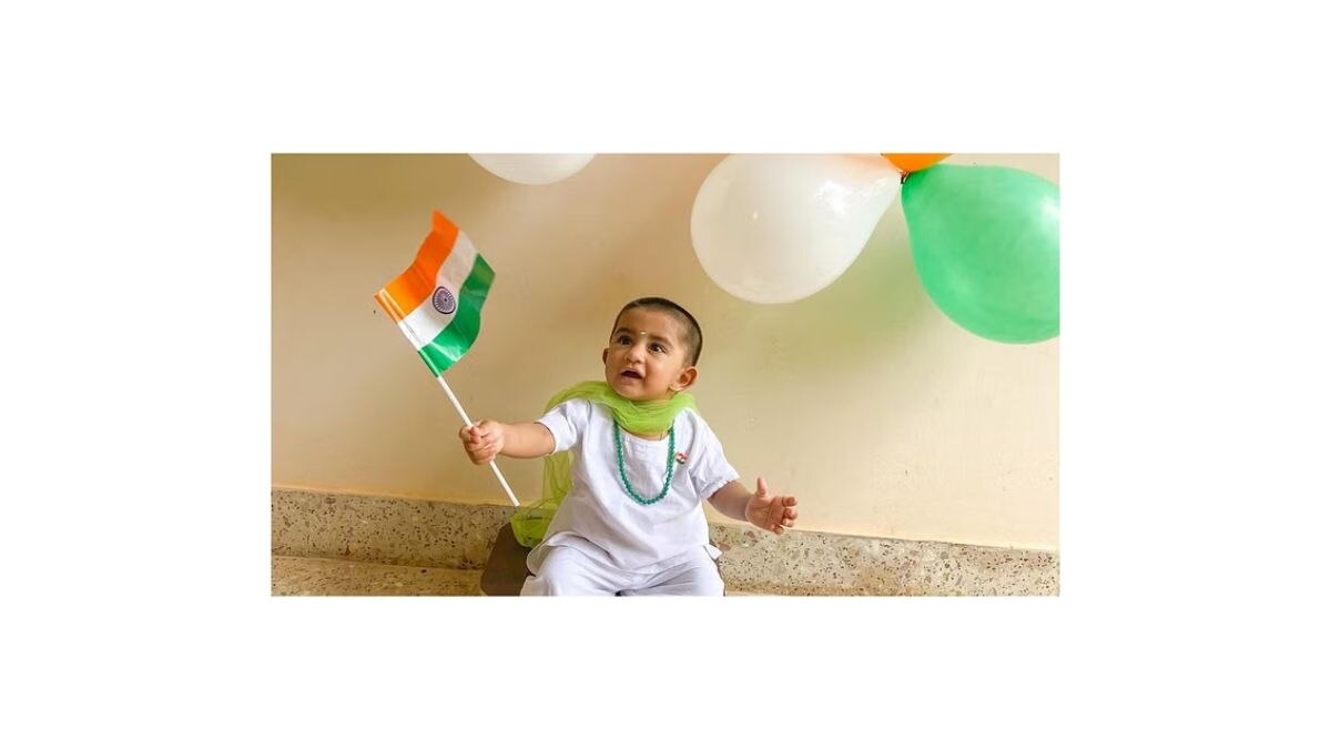 Independence Day Baby Photoshoot : स्वातंत्र्यदिन निमित्त मुलांचे फोटोशूट करायचंय? ट्रेंडमध्ये असलेल्या 'या' भन्नाट आयडिया जाणून घ्या