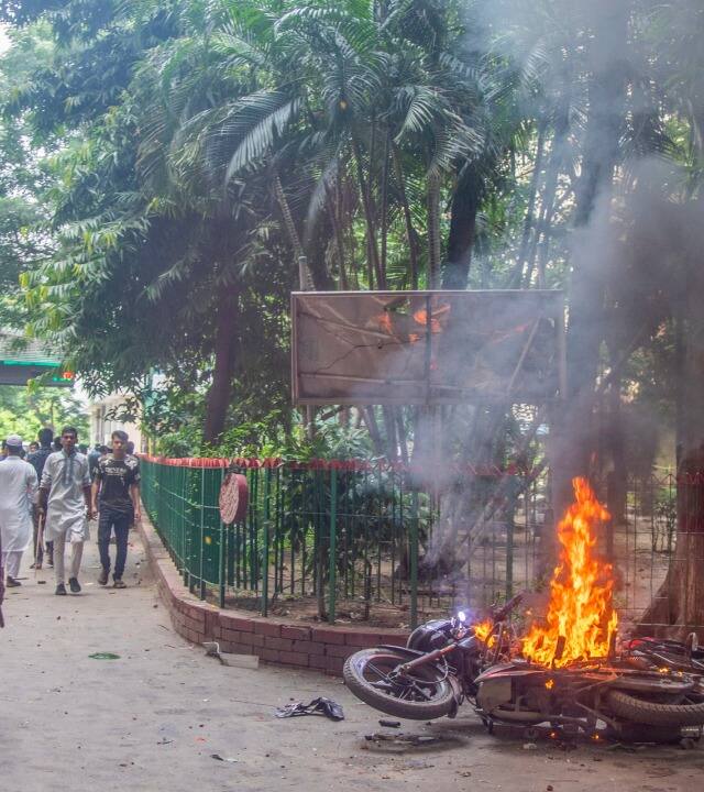 बांग्लादेश हिंसा के बीच पाकिस्तान के राष्ट्रपति आसिफ अली जरदारी ने पाकिस्तानी अल्पसंख्यक हिंदुओं के लिए एक ऐसा बयान दिया है जिसने हर किसी को हैरान कर दिया है.