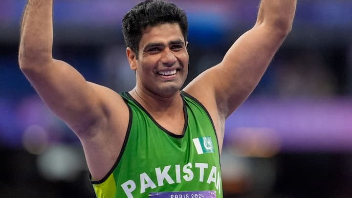 Paris Olympic 2024: पेरिस में हुए ओलंपिक गेम्स में मेडल जीतने वाले तो बहुत हैं लेकिन पाकिस्तान के अरशद नदीम इकलौते एथलीट बनेंगे, जिन्हें जीत के बाद तोहफे में भैंस मिलेगी.