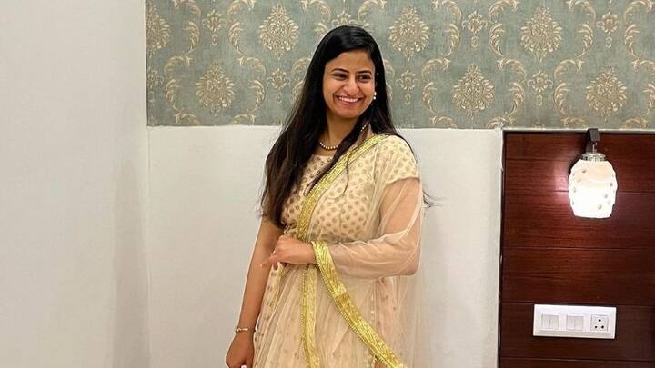 পঞ্জাবের মেয়ে রীতিকা দ্বাদশ শ্রেণিতে দারুণ ফলাফল করে দিল্লির শ্রীরাম কলেজ অফ কমার্সে ভর্তি হন। স্নাতক উত্তীর্ণ হওয়ার পরেই শুরু হয় ইউপিএসসির প্রস্তুতি। ছবি- রীতিকা জিন্দালের ইনস্টাগ্রাম