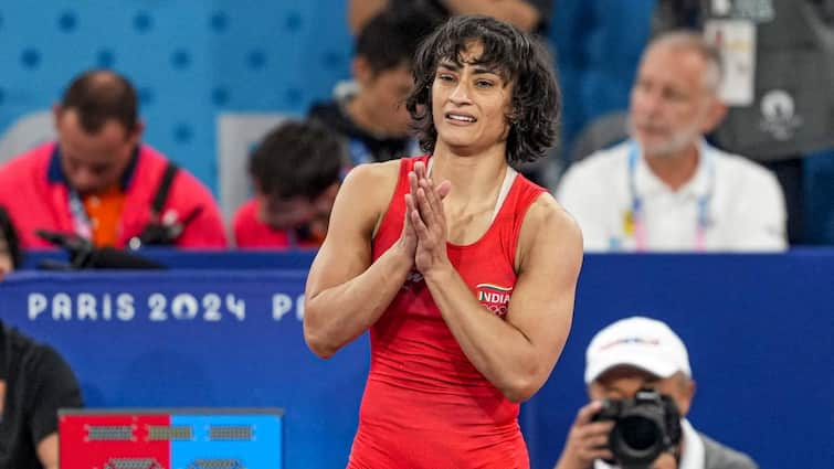 Vinesh Phogat Silver Medal Update Verdict postpone 16 august paris olympics 2024 Vinesh Phogat Silver Medal: विनेश फोगाट को सिल्वर मेडल के लिए करना होगा और इंतजार, अब 16 अगस्त को आएगा फैसला