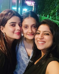 Satyabhama Serial Debjani Modak : స్నేహితులతో ఎంజాయ్ చేస్తోన్న 'సత్యభామ' సీరియల్ బ్యూటీ దెబ్జాని మోదక్!