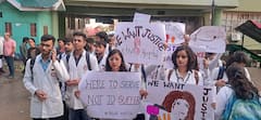 कोलकाता में महिला डॉक्टर से रेप-मर्डर पर शिमला में गुस्सा, मेडिकल स्टाफ ने जताया विरोध