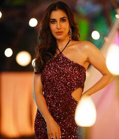 Sophie Choudry : રેડ બોડીકોન લૂકમાં સોફી ચૌધરીનો કાતિલ અંદાજ, જુઓ વાયરલ તસવીરો