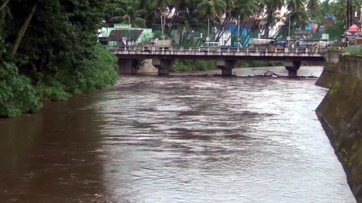 தேனியில் கொட்டித்தீர்த்த கன மழை: வராக நதி , கும்பக்கரை அருவியில் வெள்ளப்பெருக்கு