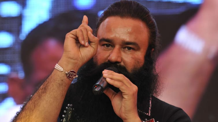 Gurmeet Ram Rahim Reaches Dera Sacha Sauda Barnawa Ashram 21-Day Furlough Gurmeet Ram Rahim Reaches Dera Sacha Sauda Barnawa Ashram After Getting 21-Day Furlough