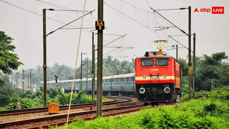 Indian railway run special trains for Raksha bandhan festival route and time all you need to know रेलवे ने दिया रक्षाबंधन का बड़ा तोहफा, जानें किन रूट्स पर चलेगी स्पेशल ट्रेन