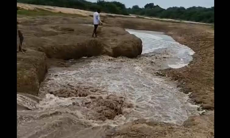 banaskantha villages on alert due to spread of Sardar Sarovar Dam canal with dam overflows news Narmada Dam: નર્મદા ડેમમાં પાણીની આવક વધી, બનાસકાંઠાની મેઇન કેનાલમાં પાણી છોડાતા આજુબાજુના ગામોને કરાયા એલર્ટ