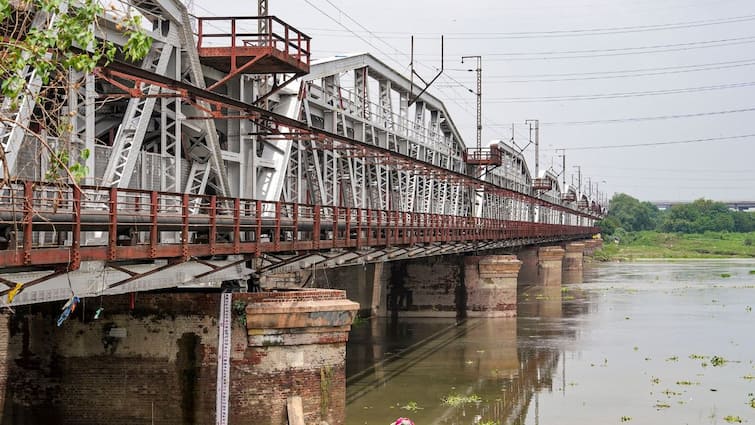 Delhi Yamuna river Flowing Close To Warning Mark old delhi Saurabh Bharadwaj Delhi: Flood-Like Situation In Yamuna As River Flows Close To Warning Mark In Old Delhi