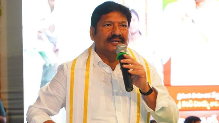 Jogi Ramesh gets notices from AP Police in attack on Chandrababu house case Jogi Ramesh: జోగి రమేశ్‌కు బిగిసిన ఉచ్చు! ఏపీ పోలీసుల నుంచి నోటీసులు