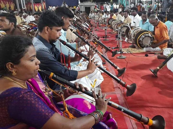 Karur Nerur Agneeswarar Anniversary Nathswara Music Concert ஒரே நேரத்தில் 300 நாதஸ்வர - தவில் வித்வான் கலைஞர்கள்! களைகட்டிய இசை கச்சேரி!