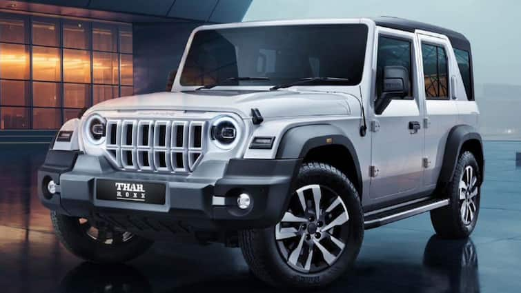 Mahindra Thar Roxx Colors Revealed White Black Color Specifications Features 15 August 2024 launching व्हाइट के साथ सिल्वर गार्निश, पहली बार दिखे Thar Roxx के कलर, यहां देखिए झलक