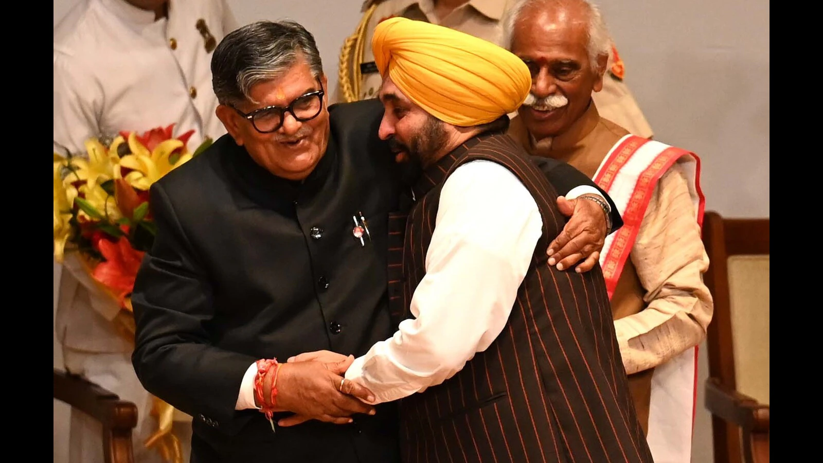 CM Mann vs Governor: CM ਭਗਵੰਤ ਮਾਨ ਦੀ ਹੁਣ ਨਵੇਂ ਰਾਜਪਾਲ ਨਾਲ ਖੜਕੇਗੀ, ਇਸ ਮੁੱਦੇ 'ਤੇ ਪੈ ਸਕਦੇ ਪੇਚੇ, ਮਿਲ ਗਏ ਨਵੇਂ ਸੰਕੇਤ 