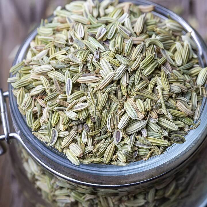 If you want to lose weight then fennel water can be beneficial. It helps in controlling appetite. Drinking fennel water increases metabolism and reduces weight.