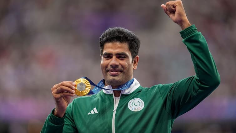 Arshad Nadeem Wins Gold Paris Olympics 2024 Alto Gift Pakistani Businessman Netizens Viral Businessman's Gift For Arshad Nadeem After Winning Gold At Paris Olympics Leaves Netizens Angry, Here's What Happened