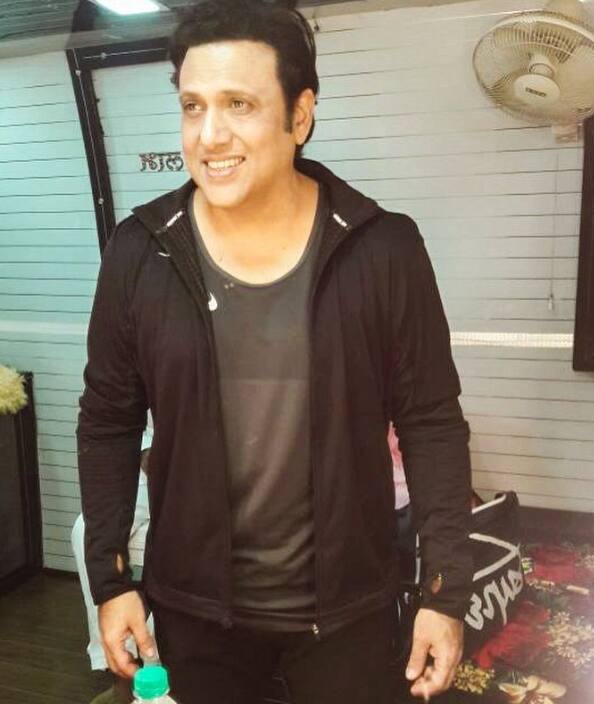 इस दौरान गोविंदा ने बताया कि जब उन्होंने करियर शुरू किया तो उनके पास फिल्मों के ऑफर्स की लाइन लग गई थी. गोविंदा ने कहा कि उन्होंने 75 फिल्में साइन कर ली थी.