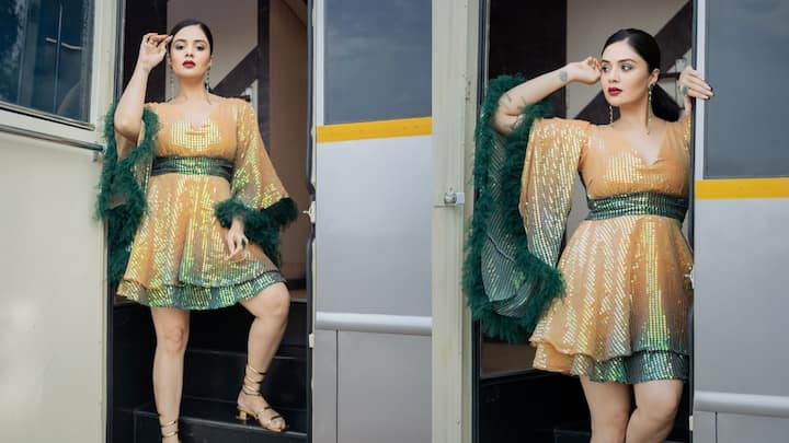 Sreemukhi Latest Photos : తెలుగు యాంకర్లలో శ్రీముఖి ఒకరు. ఈ భామ షోలు, సినిమాలతోనే కాకుండా తన ఫోటోషూట్​లతో కూడా అభిమానులను ఆకట్టుకుంటుంది.