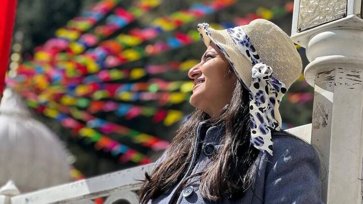 বাবা ক্যানসারে মারা যান এবং তাঁর মাস তিনেক পরেই তাঁর মাও ক্যানসারে মারা যান। তবে বাবা-মাকে হারালেও তাদের স্বপ্ন পূরণ করেছেন রীতিকা। ছবি- রীতিকা জিন্দালের ইনস্টাগ্রাম