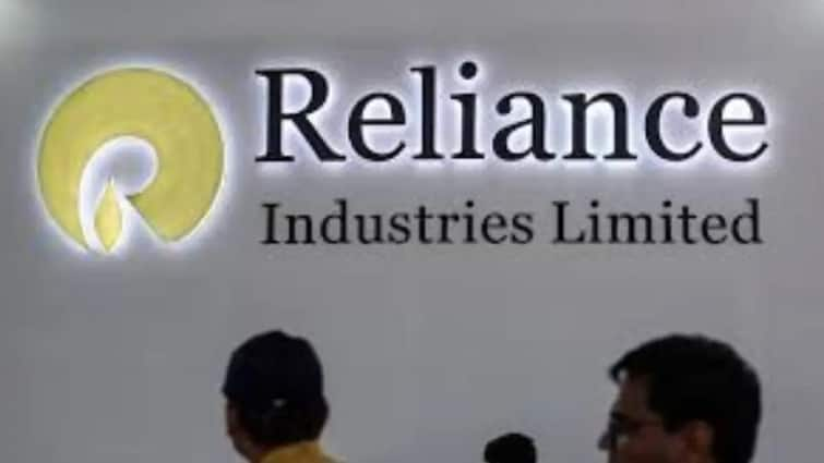 Reliance Industries cuts 42000 jobs Anupam Mittal Raises Concern Over Layoffs in RIL in FY24 Reliance Layoffs: రిల‌య‌న్స్‌లో 42 వేల ఉద్యోగుల తొలగింపు, చిన్న లీక్ కూడా కాలేదా?