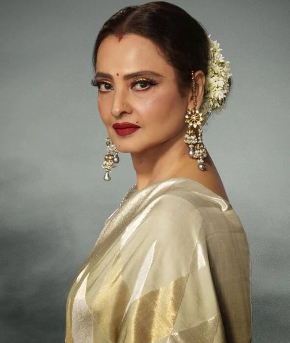 विनोद की मां ने रेखा को कभी बहू के रूप में स्वीकार नहीं किया था. बाद में विनोद भी रेखा से दूर हो गए और फिर एक्ट्रेस तन्हा रह गई थीं.