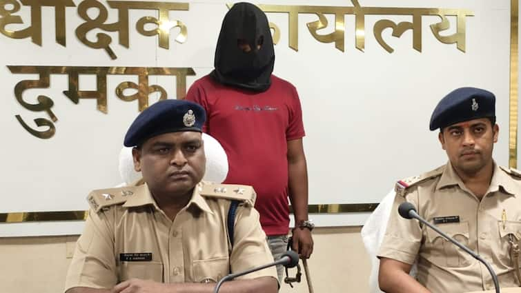 Dumka lover arrested in connection with murder of woman after half burnt body identified ANN Jharkhand: महिला के अधजले शव की टैटू से हुई पहचान, प्रेमी ने हत्या के बाद पेट्रोल छिड़ककर लगा दी थी आग